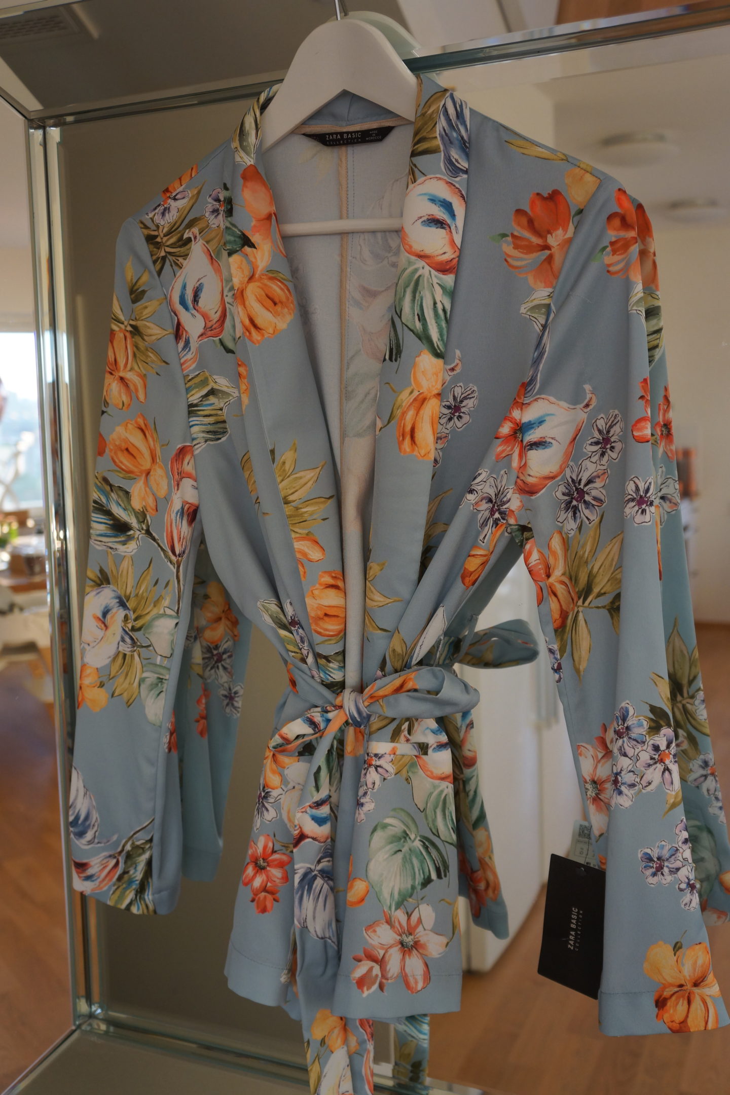 Kimono med pärlknappar